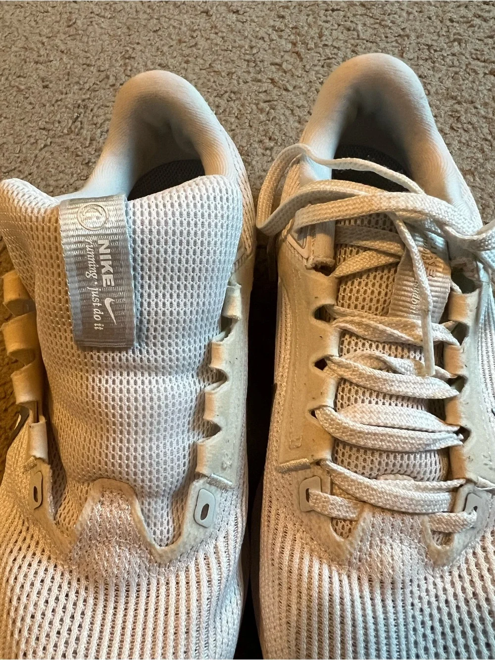 Nike Air Zoom Pegasus 40 Women’s Size 8 – White